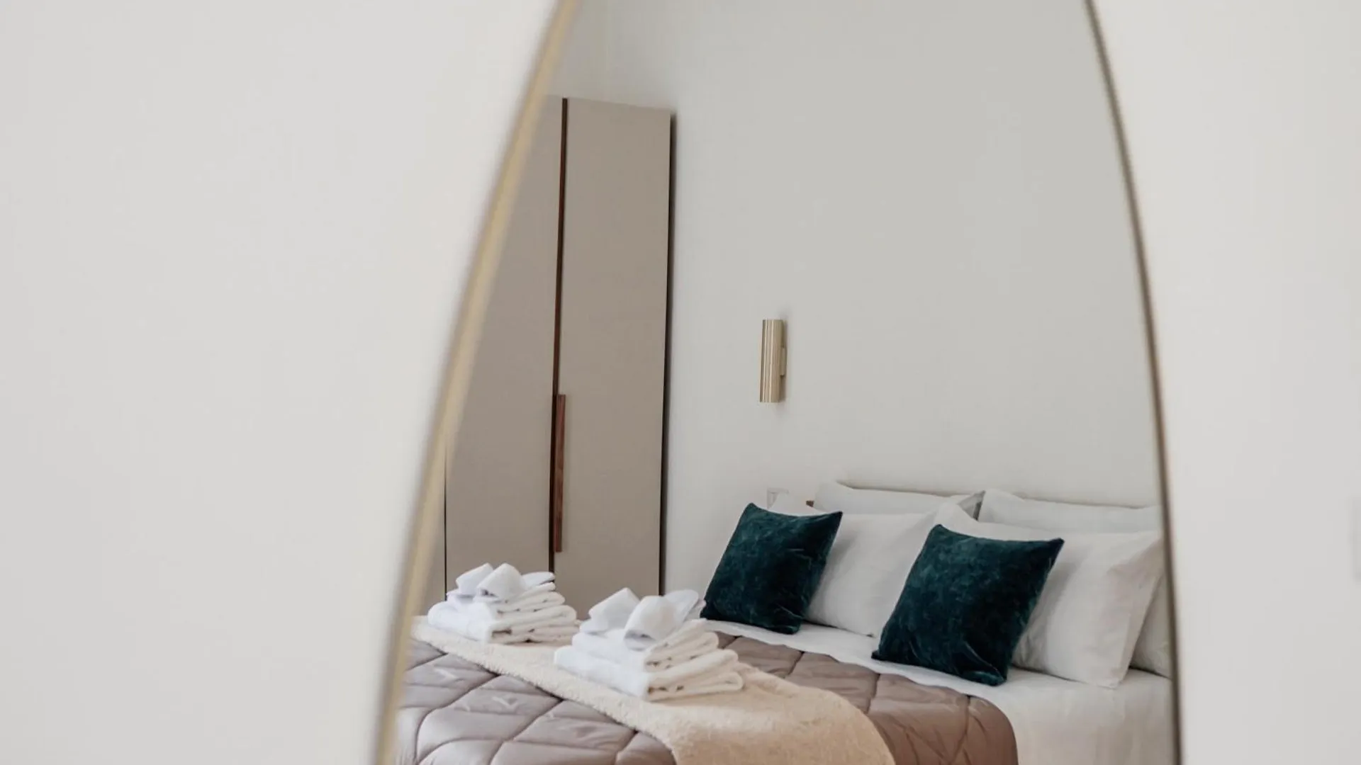 Poesis Suite Bari