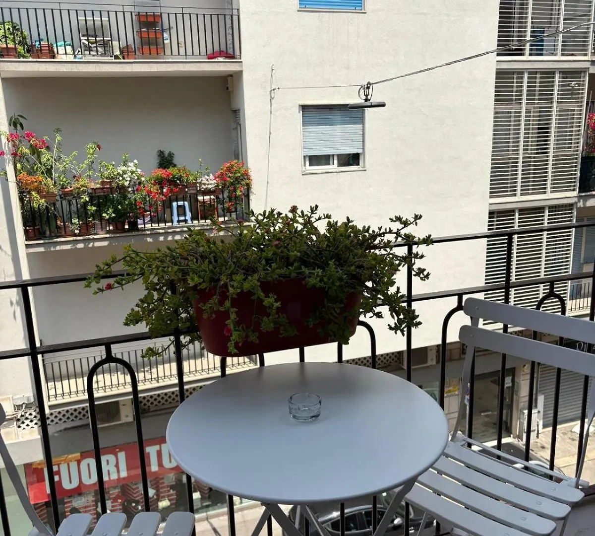 Poesis Suite Bari 0*,  Italie